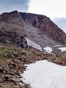 2017-06-25 · 07:43 · Grand Paradis Refuge Victor Emmanuel II · Alpes, Massif du Grand Paradis, Valsavarenche, IT · GPS 45°30'45.23'' N 7°13'42.05'' E · Altitude 2675m