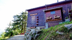 2017-06-21 · 08:35 · La Jonction Chalet du Glacier des Bossons · Alpes, Massif du Mont-Blanc, Vallée de Chamonix, FR · GPS 45°53'37.87'' N 6°50'57.12'' E · Altitude 1415m