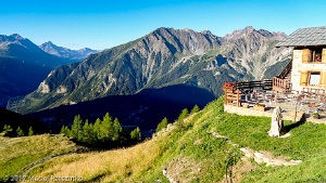 2017-08-05 · 07:47 · Courmayeur-Champex-Vallorcine Refuge Bertone · Alpes, Massif du Mont-Blanc, IT · GPS 45°48'31.79'' N 6°58'41.85'' E · Altitude 1989m